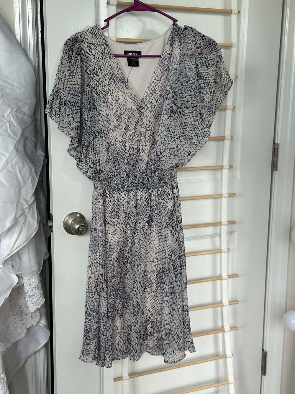 DKNY Dress Size 6 Snake Print V-Neck Flutter Sleeve Chiffon